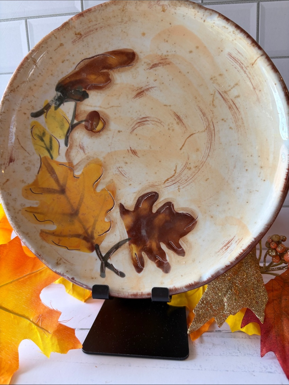 Hand-Painted Ceramic Plate with Autumn Leaf Motif - Brown & Yellow